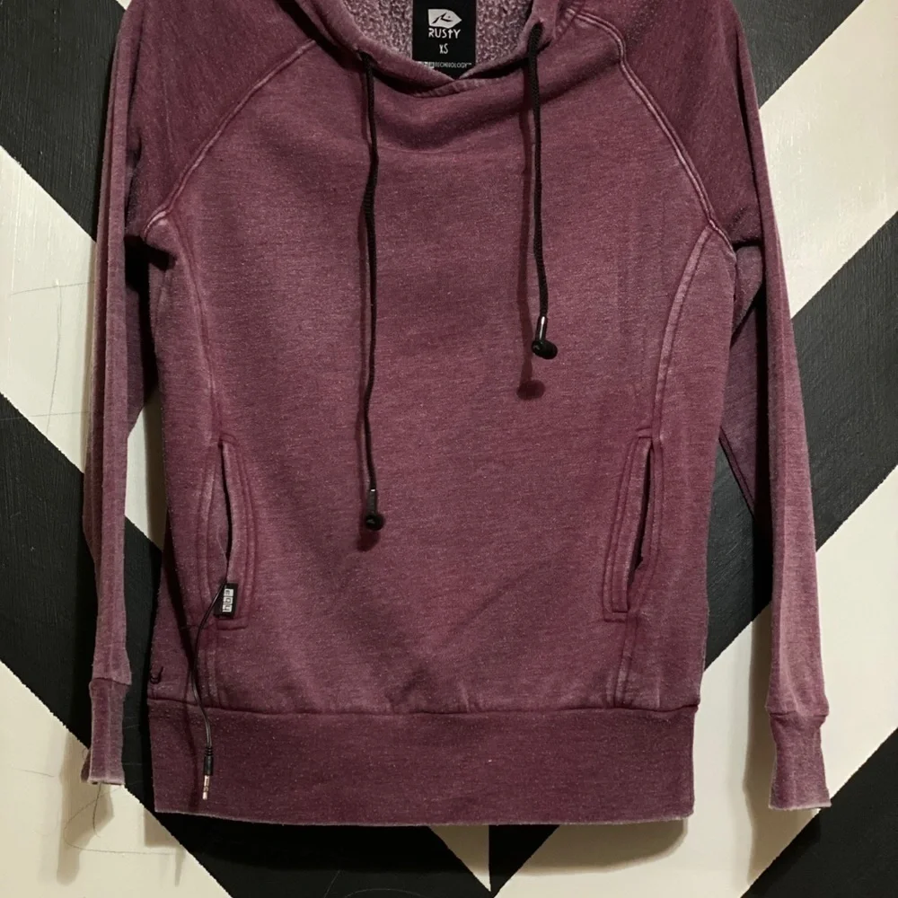 Rusty Hoodie With Earbuds (Idk If They Hook Up) - Picture 3 of 10